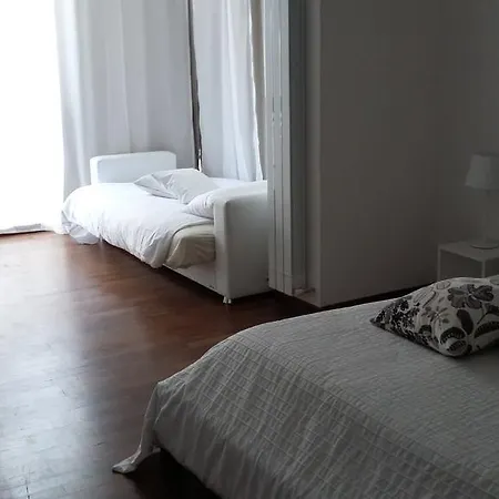 Flaneur Bed & Book * Rom