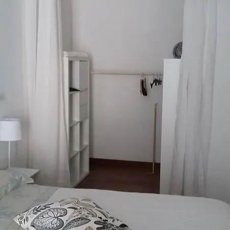 Flaneur Bed & Book Rom