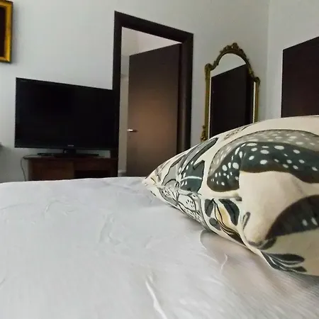 Flaneur Bed & Book * Rom