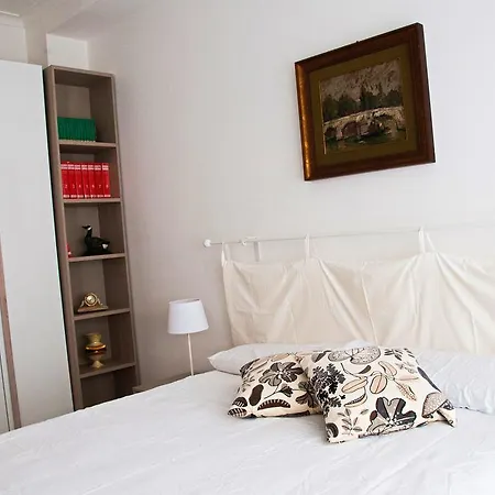 Flaneur Bed & Book Rom